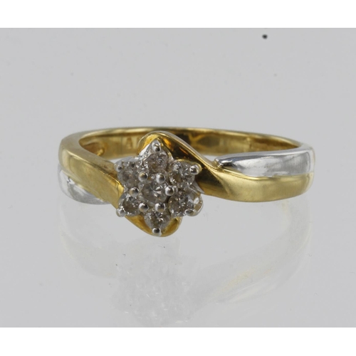 55 - 18ct yellow gold diamond daisy cluster ring, TDW approx. 0.25ct, cross over shoulders highlighted in... 