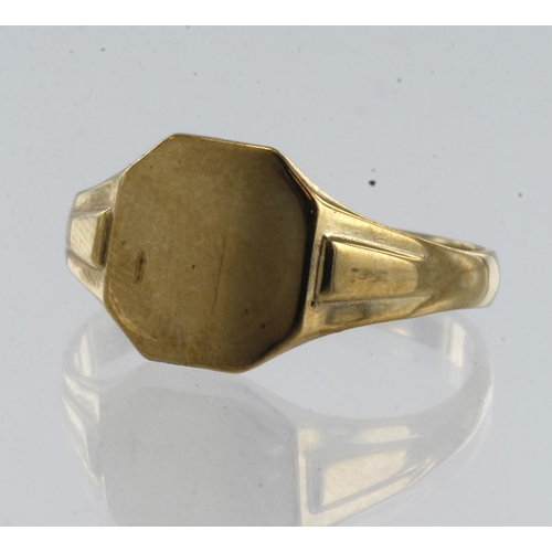 6 - 9ct yellow gold octagon shaped signet ring, table width 12mm, finger size Z, weight 3.8g.