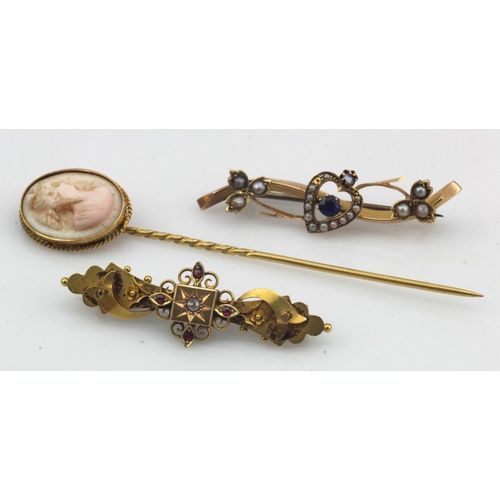 619 - Assortment of 15ct gold/tests 15ct jewellery, two brooches and one stick pin, stones include diamond... 