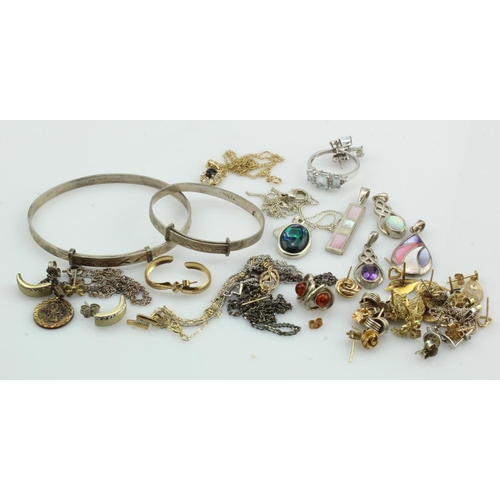 628 - Assortment of 9ct gold/yellow metal and silver/white metal jewellery, stones include diamond, aquama... 