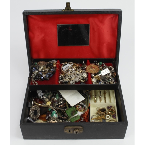 636 - Jewellery box full of asssorted 9ct, yellow metal and costume jewellery. Worth vieweing, some better... 