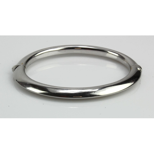 645 - White gold (tests 18ct) hinged bangle, knife edge profile, box clasp fitting, inside diameter approx... 