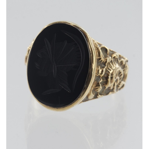 70 - 9ct yellow gold onyx intaglio signet ring, onyx measures approx. 19mm x 14mm, finger size V, weight ... 