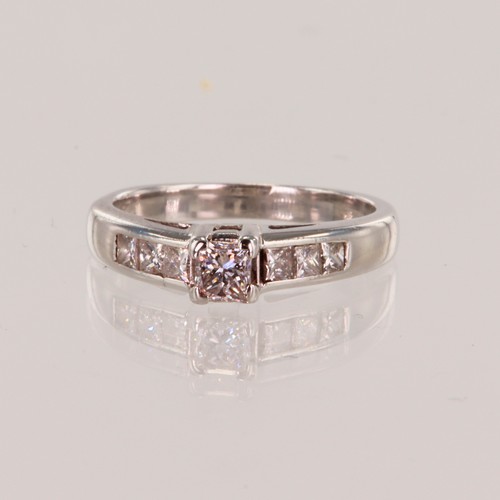 102 - 18ct white gold diamond ring, principle princess cut approx. 0.25ct, flanked with three princess cut... 