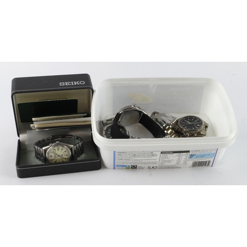 116 - Seiko, six Kinetic model automatic stainless steel cased gents wristwatches. One with day-date apert... 