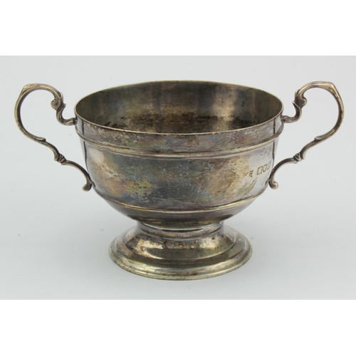 341 - Silver twin handled pedestal bowl, hallmarked 'London 1908', height 8cm, diameter 15cm approx., weig... 