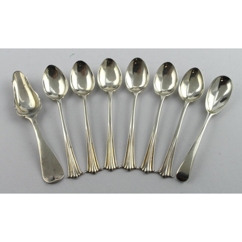 348 - Mixed lot of silver flatware, comprising six Onslow pattern silver teaspoons hallmarked WD Birm 1907... 