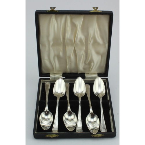 362 - Box of six silver grapefruit spoons, hallmarked RFM Sheffield 1930, the silver weighs 4.5oz approx.