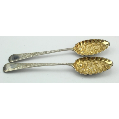 390 - Pair of Victorian silver berry spoons, hallmarked 'T.H, Birmingham 1894' (Thomas Hayes), length 21cm... 