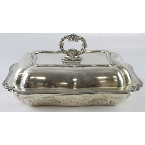 391 - Large silver serving tray with lid, hallmarked 'GH, Sheffield 1928' (Harrison Brothers & Howson, Geo... 