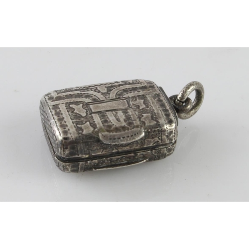 420 - Georgian silver vinaigrette, gilt lined with inner grill, hallmarked 'JL, Birmingham 1818', length 2... 