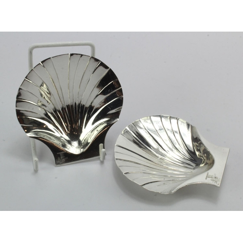 432 - George IV pair of silver shell-shaped  butter dishes hallmarked for Wm. Eley II London 1827.  Total ... 