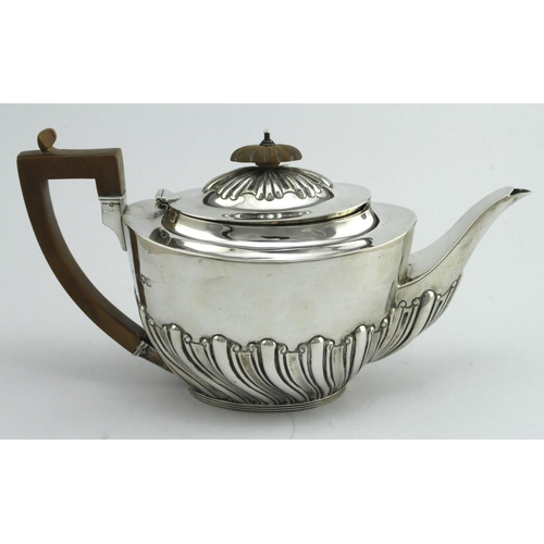 530 - Queen Anne style silver teapot hallmarked CSH (Charles Stuart Harris), London 1900. Gross weight (in... 