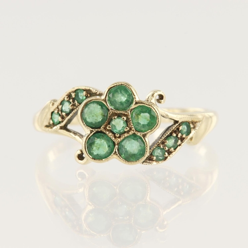 560 - Yellow gold (tests 9ct emerald cluster dress ring, set with twelve variously sized round emeralds, h... 