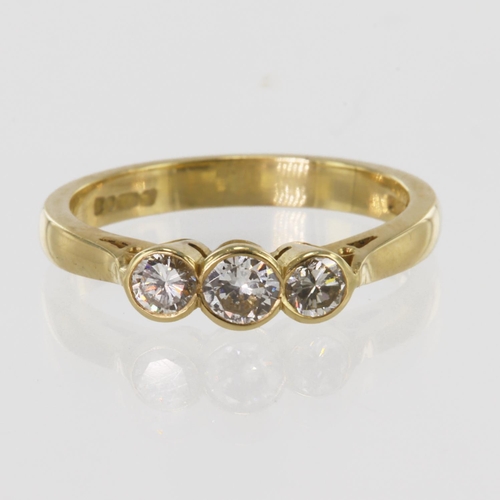 562 - 18ct yellow gold diamond trilogy ring, set with three graduating diamonds, TDW approx. 0.44ct, estim... 