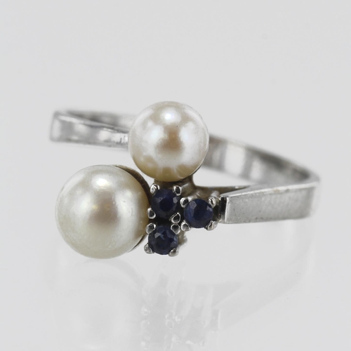 605 - White gold (tests 9ct) sapphire and pearl dress ring, two cultured pearls principle measures approx.... 