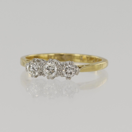 610 - Yellow gold (tests 18ct) diamond trilogy ring, three round brilliant cuts TDW approx. 0.35ct, platin... 