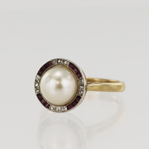 634 - 9ct yellow gold diamond, ruby and pearl target ring, one cultured pearl approx. 8mm, surrounded by t... 