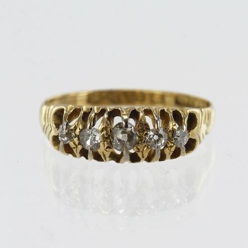 647 - 18ct yellow gold Edwardian diamond boat shaped ring, five graduating old cuts, TDW approx. 0.17ct, h... 