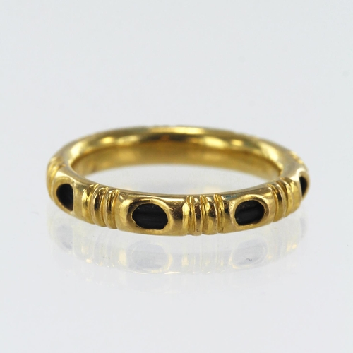 648 - Yellow gold (tests above 20ct) antique British Raj era elephant hair ring, with internal elephant ha... 