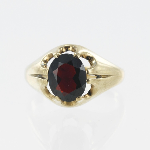 649 - 9ct yellow gold garnet solitaire ring, garnet measures 10mm x 8mm, scalloped claw setting, finger si... 