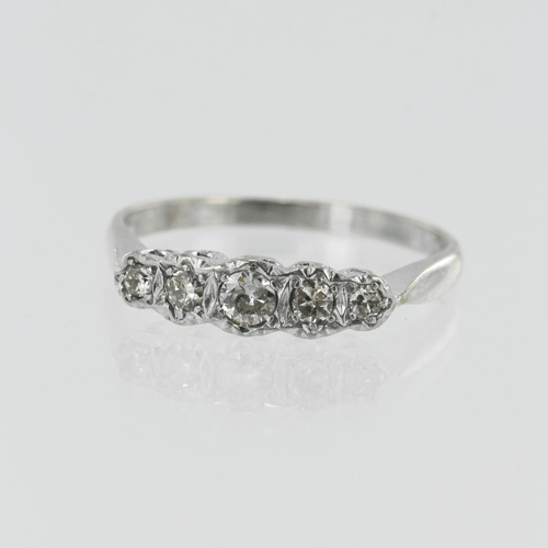 658 - White gold (tests 18ct) diamond ring, five graduated round brilliant cuts TDW approx. 0.25ct, illusi... 