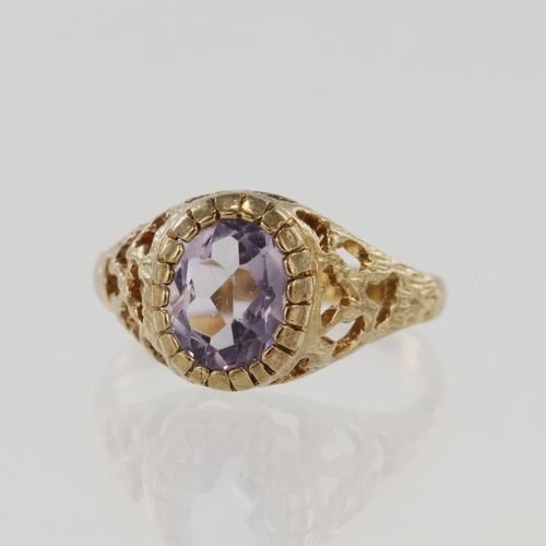 661 - 9ct yellow gold amethyst dress ring, oval amethyst measures 9mm x 7mm, finger size S, weight 3g.