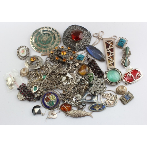 959 - Assortment of silver/white metal jewellery, total weight 404.9g.