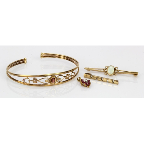 970 - Assortment of 9ct gold jewellery, two pendants, a brooch and a torque bangle, stones include diamond... 