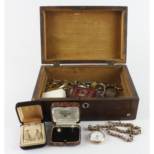 996 - Old box containing a quantity of mixed yellow metal / costume jewellery. 9ct gold / silver items see... 