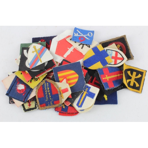 1022 - Cloth Badges: British Army WW2 & later Formation Sign Badges in excellent condition. (approx 60)