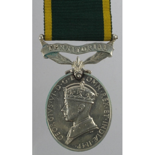 1074 - Efficiency Medal GVI with Territorial clasp (898316 Pte L C Long RPC)