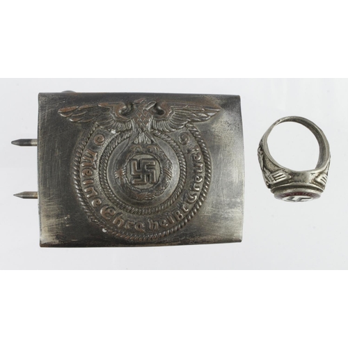 1144 - German 3rd Reich SS belt buckle, with an enamelled Swastika ring  (2)