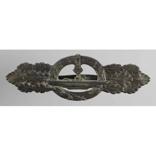 1265 - German U Boat close combat clasp, maker marked.