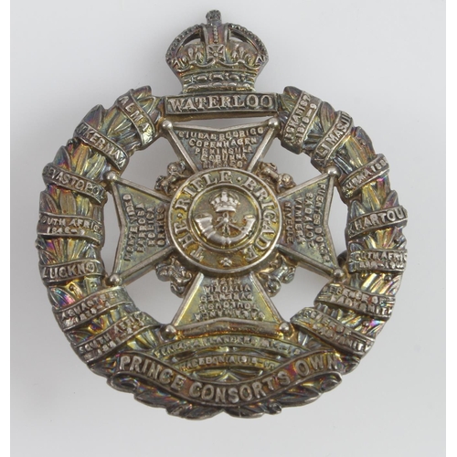 1526 - Rifle Brigade solid silver cap badge KC, reverse stamped 'Sterling'.