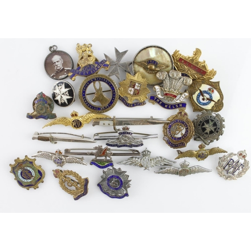 1581 - Sweetheart pin badges WW1 & WW2, better noted including silver, some pin fittings a/f  (approx 26)