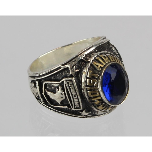 1599 - US 101st Airborne mans finger ring.