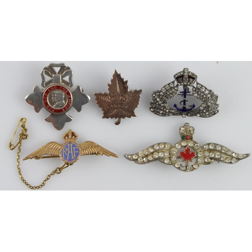 1644 - World War II brooches plus others: A good grouping which includes a 9ct gold and enamel RAF brooch o... 