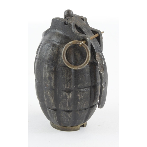 1706 - WW1 Mills no. 5 mk 1 hand grenade deactivated.