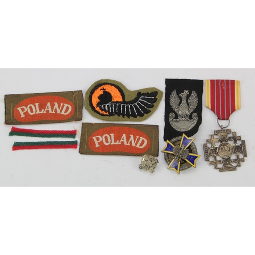 1860 - WW2 Polish, titles, arm patch, beret eagle, breast badges and medal.  (no reserve)