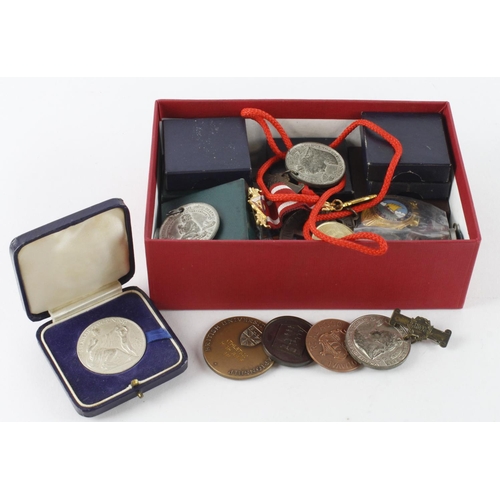 639 - Commemorative and prize medals (68)