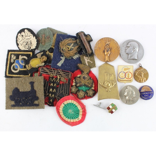 884 - Badges: Italian WW2 Cloth and Metal Badges and Medalions all in excellent condition. (approx 21)