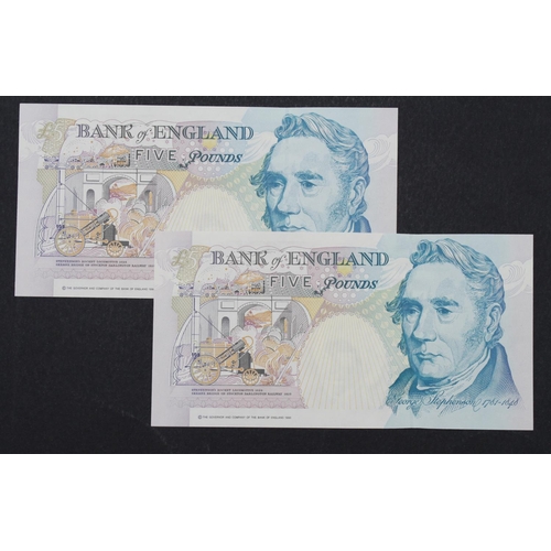 110 - Gill 5 Pounds (B357) issued 1990 (2), a pair of FIRST RUN notes 'A01' prefix with interesting serial... 