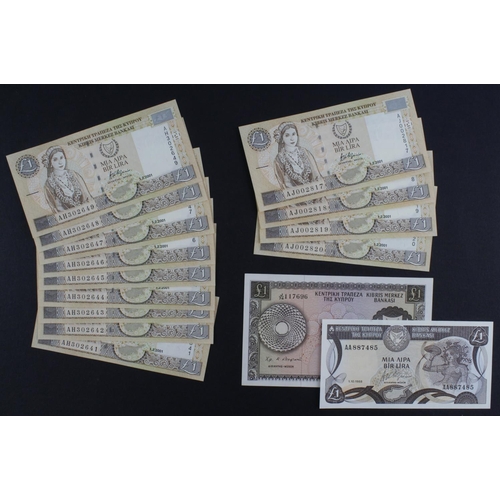 604 - Cyprus (15), 1 Pound dated 1975, 1 Pound dated 1988, 1 Pound dated 2001 (13) these in 2 x consecutiv... 