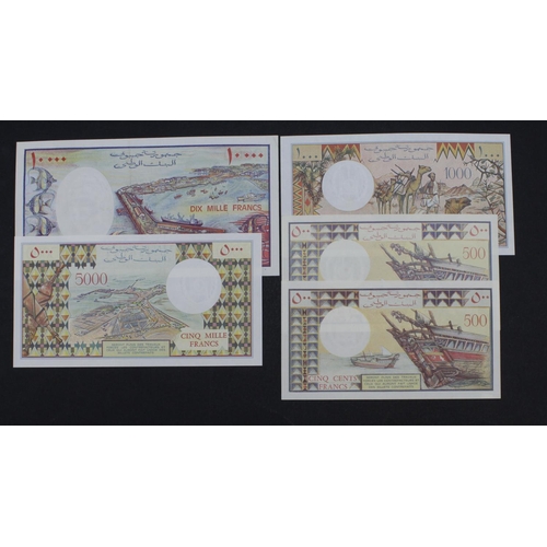 610 - Djibouti (5), 10000 Francs issued 1984 (TBB B104a, Pick39a), 5000 Francs issued 1979 (TBB B103d, Pic... 