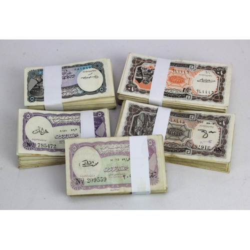 628 - Egypt (454), a group of 5 Piastres (267) and 10 Piastres (187) with a variety of signatures and date... 