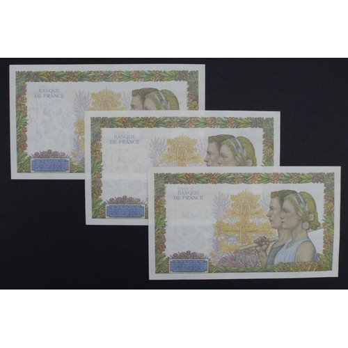 683 - France 500 Francs (3) dated 1st October 1942, a consecutive run, serial S.6962 289 - S.6962 291 (Pic... 