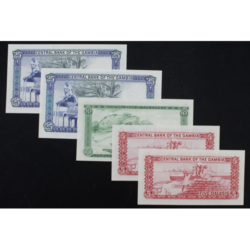 695 - Gambia (5), 25 Dalasis (2) issued 1987 serial C085245 & C095273 (TBB B208a, Pick11a), 10 Dalasis iss... 