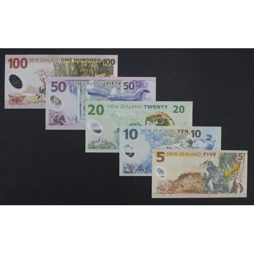 816 - New Zealand (5), 100 Dollars, 50 Dollars, 20 Dollars, 10 Dollars and 5 Dollars all signed Alan Bolla... 