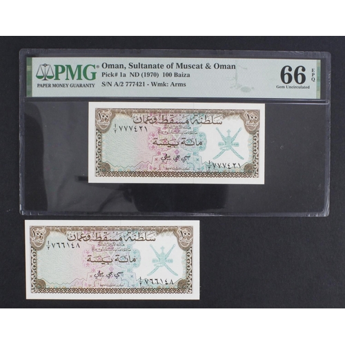 830 - Oman, Sultanate of Muscat & Oman 100 Baiza (2) issued 1970, serial A/2 777421 and A/2 766148 (TBB B1... 